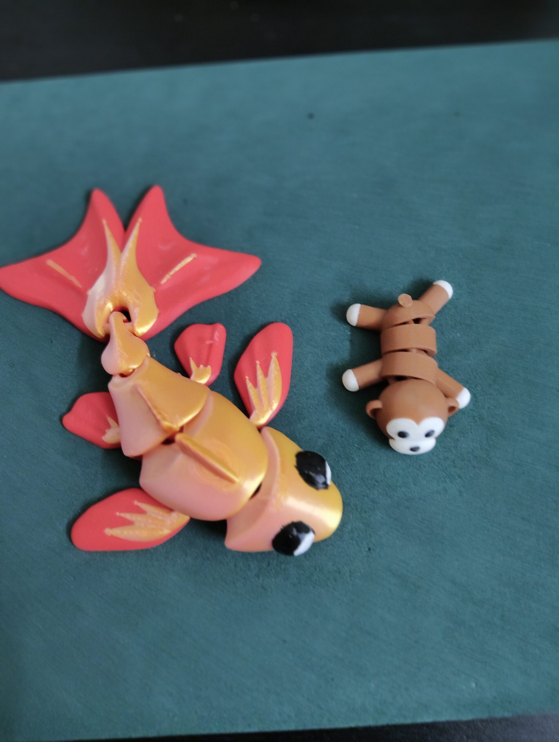 Articulated goldfish- Flexi toy