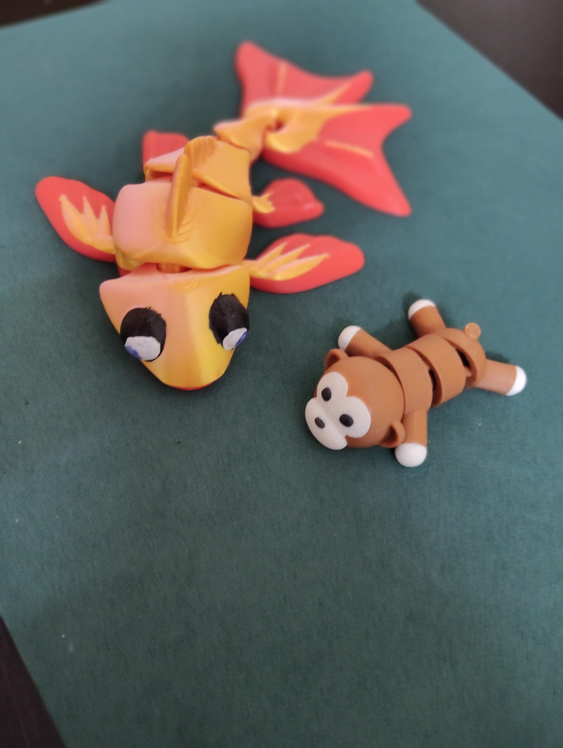 Articulated goldfish- Flexi toy